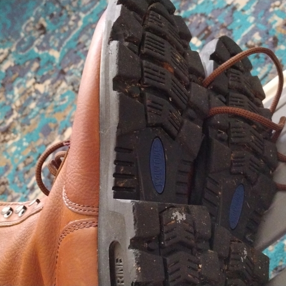 Wolverine boots size7 D brown color leather uppers and rubber soles - Picture 6 of 7
